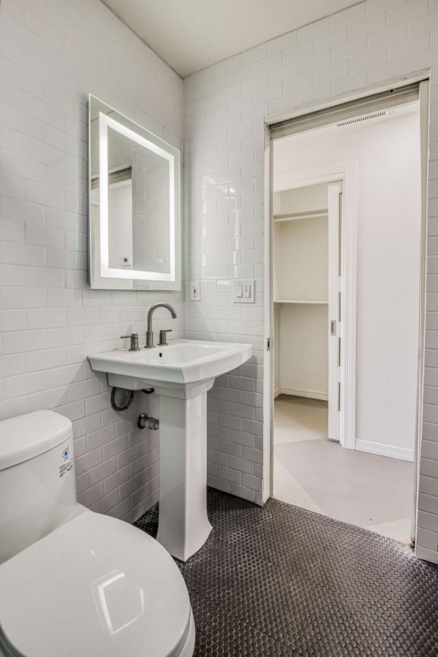 1606 N Stanton St - Photo 6 of 8