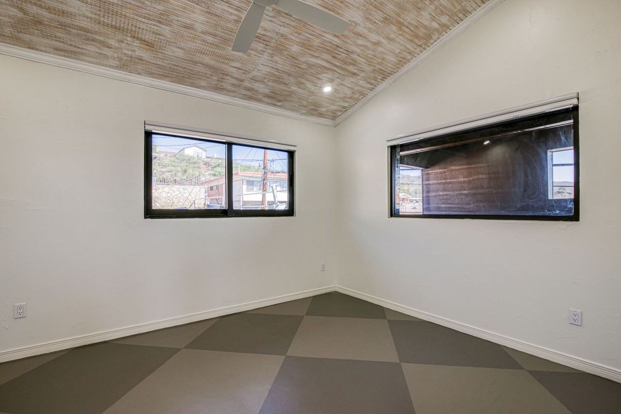 1606 N Stanton St - Photo 7 of 8