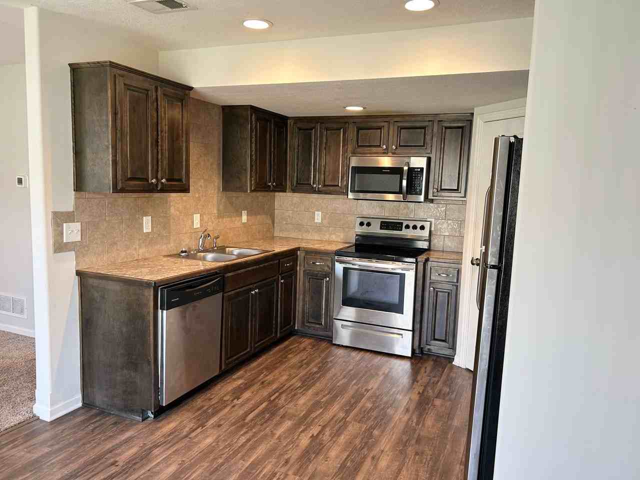 1504 Ne Erin Ct - Photo 6 of 19