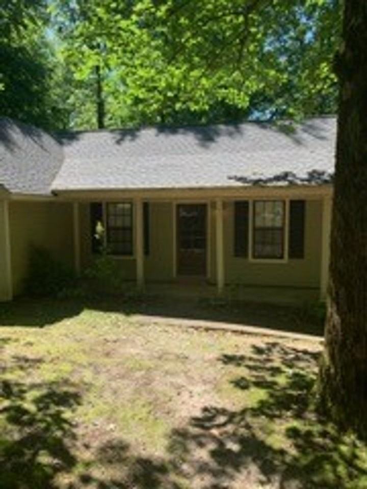 215 Britton Dr - Photo 2 of 21