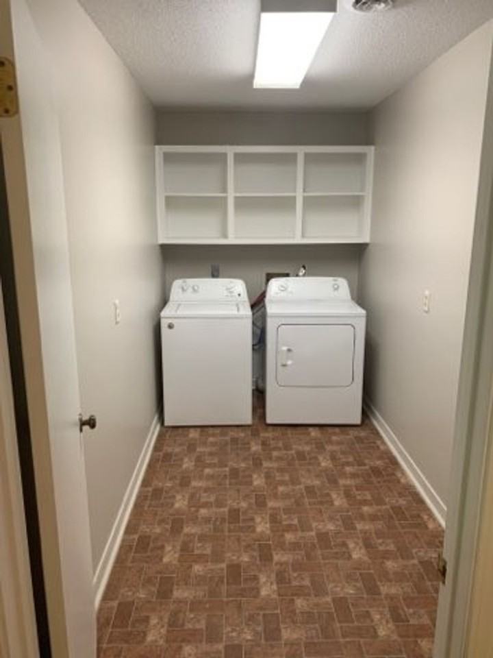 215 Britton Dr - Photo 6 of 21