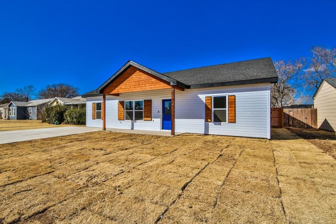 2308 36th St - Photo 2 of 14