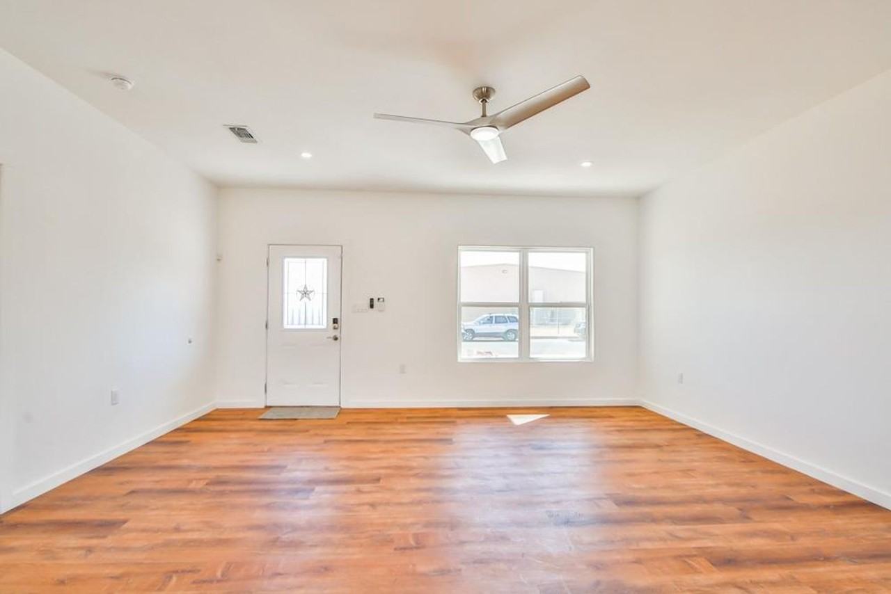 2308 36th St - Photo 3 of 14