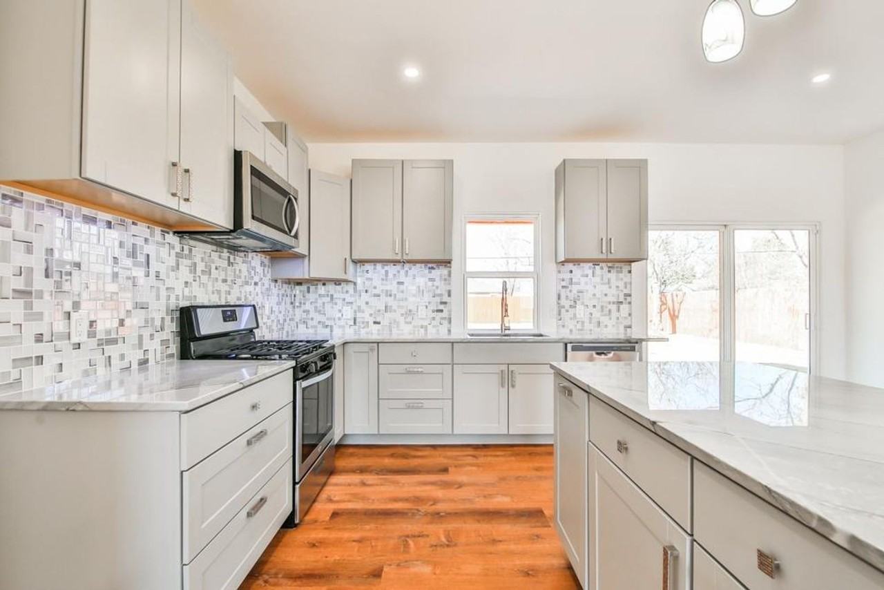 2308 36th St - Photo 5 of 14