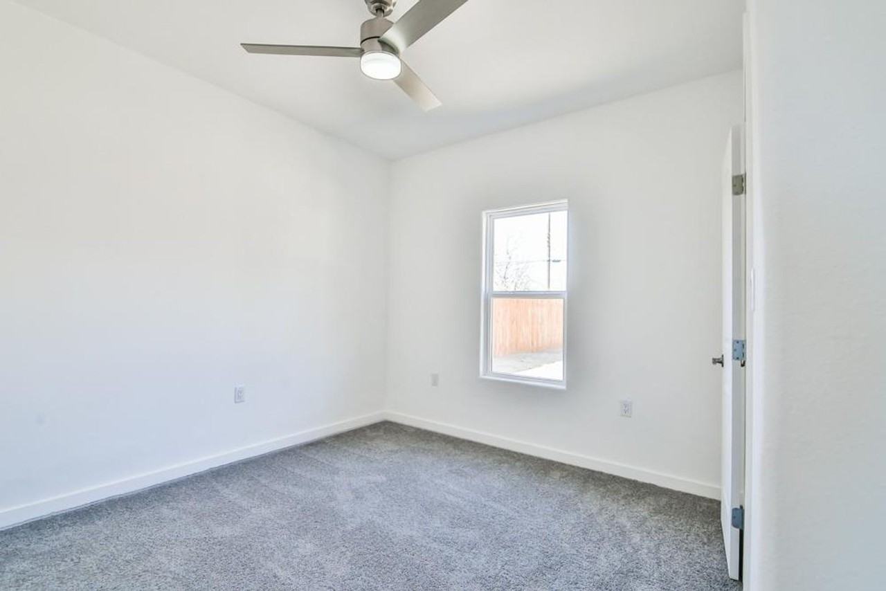 2308 36th St - Photo 6 of 14