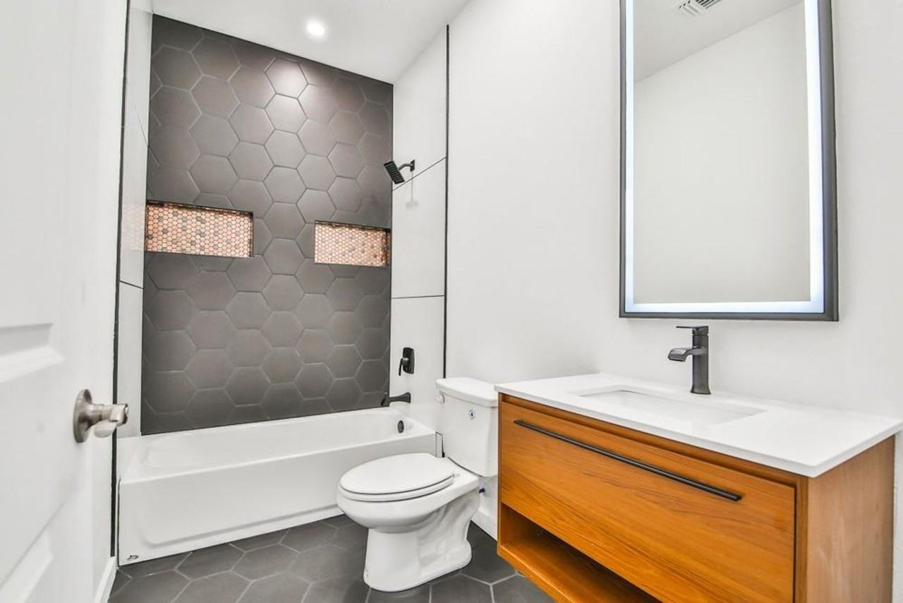 2308 36th St - Photo 7 of 14