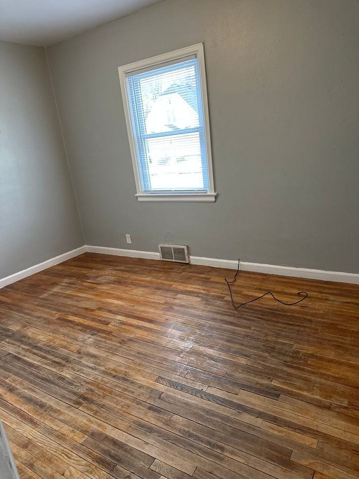 646 Kern St - Photo 4 of 9