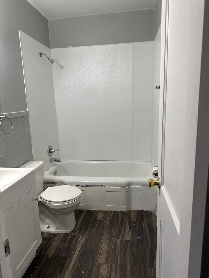 646 Kern St - Photo 6 of 9