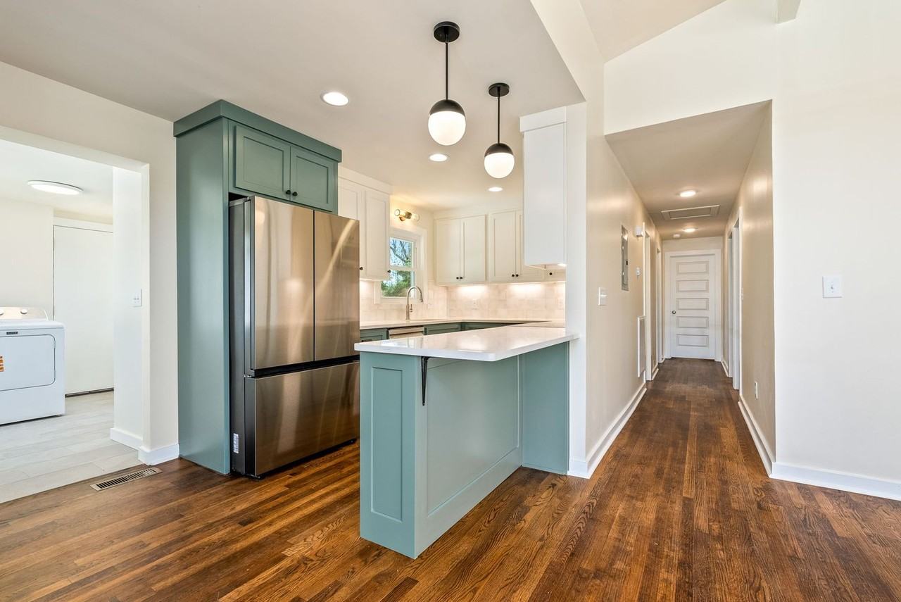 720 Harper Ave - Photo 4 of 18