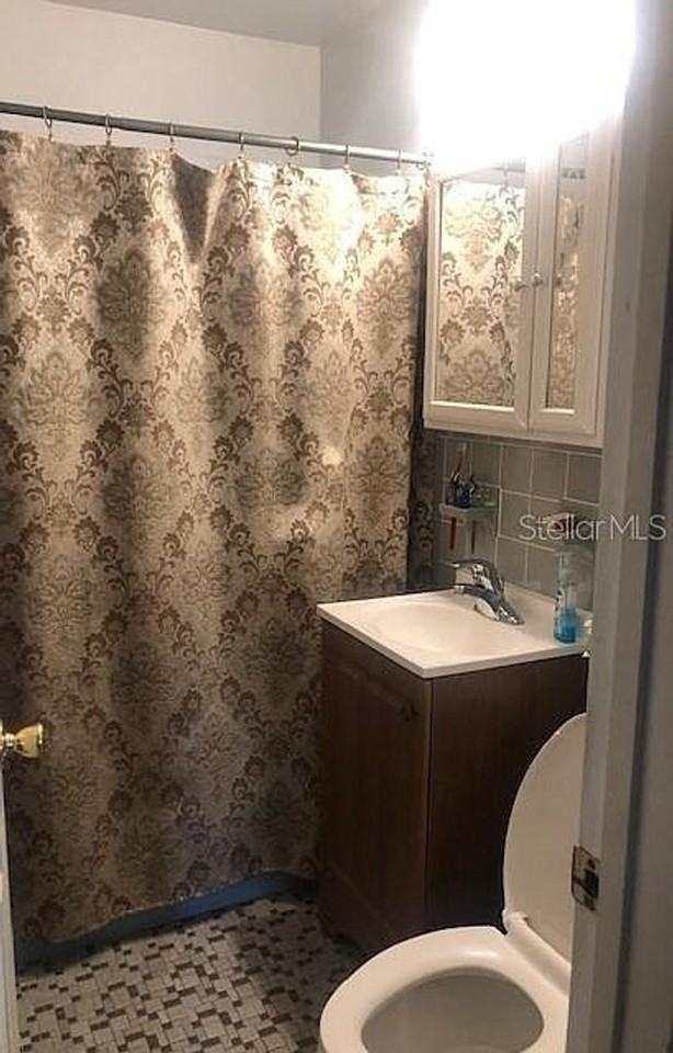 1371 N Normandy Blvd - Photo 7 of 11