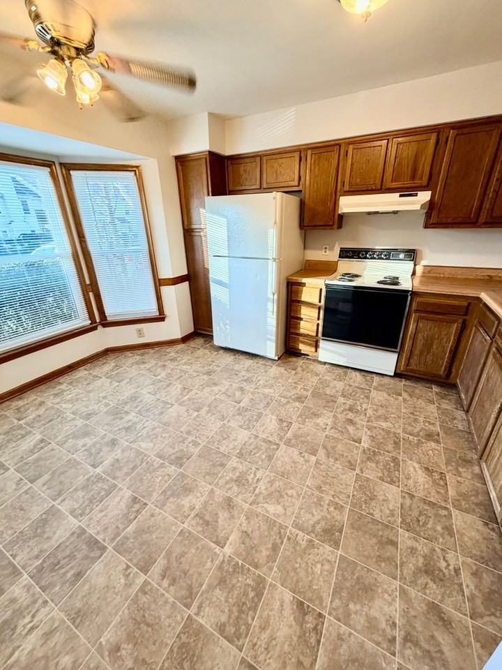 4513 Marlwood Way - Photo 2 of 20