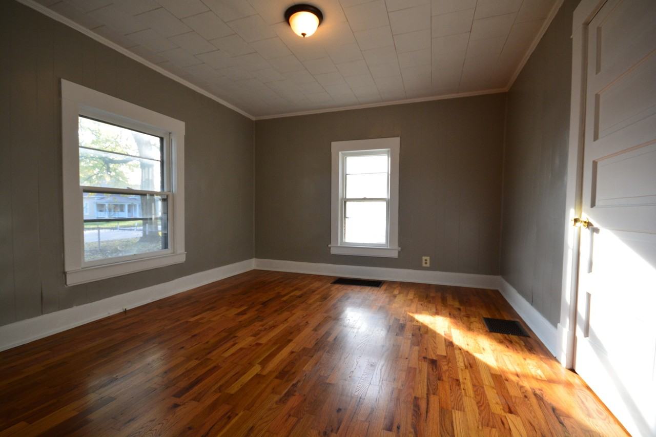 1621 W Atlantic St - Photo 4 of 16