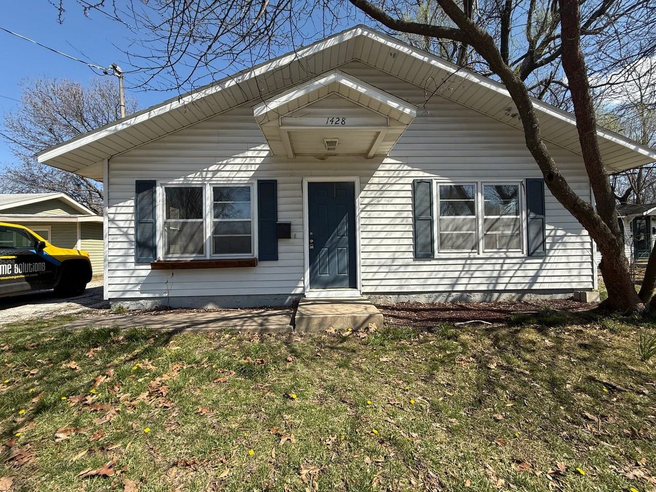 1428 N Brown Ave - Photo 3 of 9