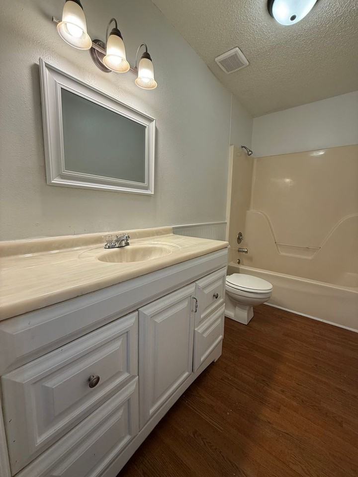 1428 N Brown Ave - Photo 6 of 9