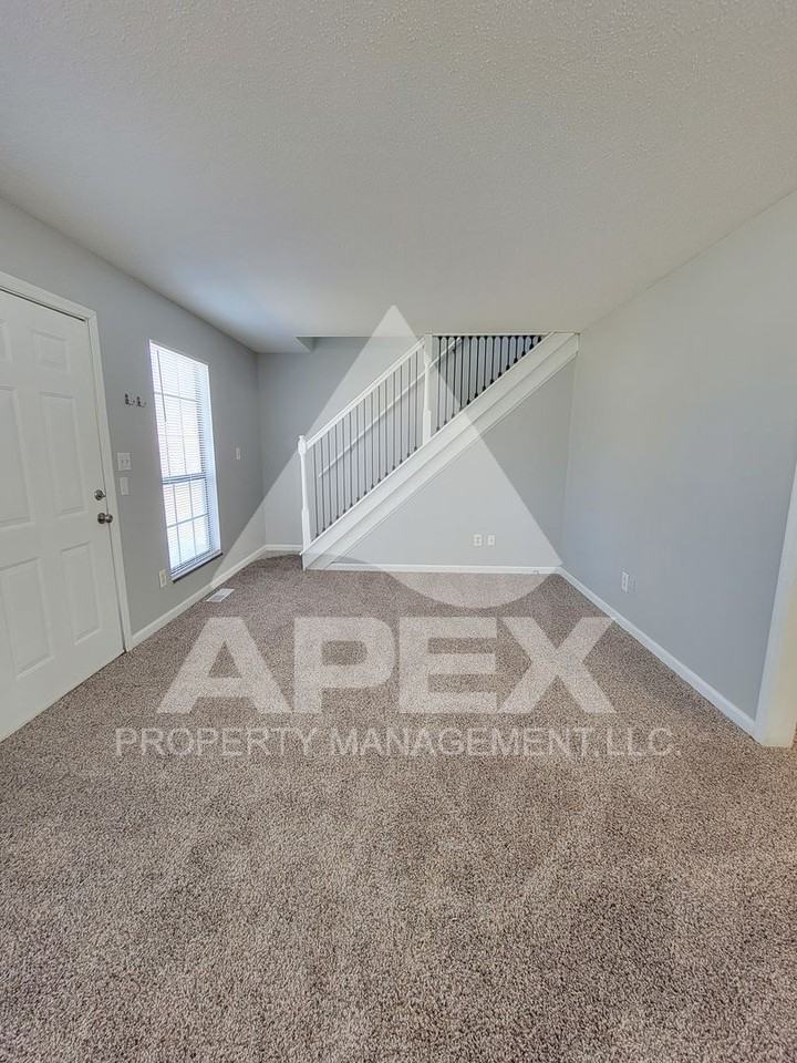 2028 Woodrow Dr - Photo 5 of 28