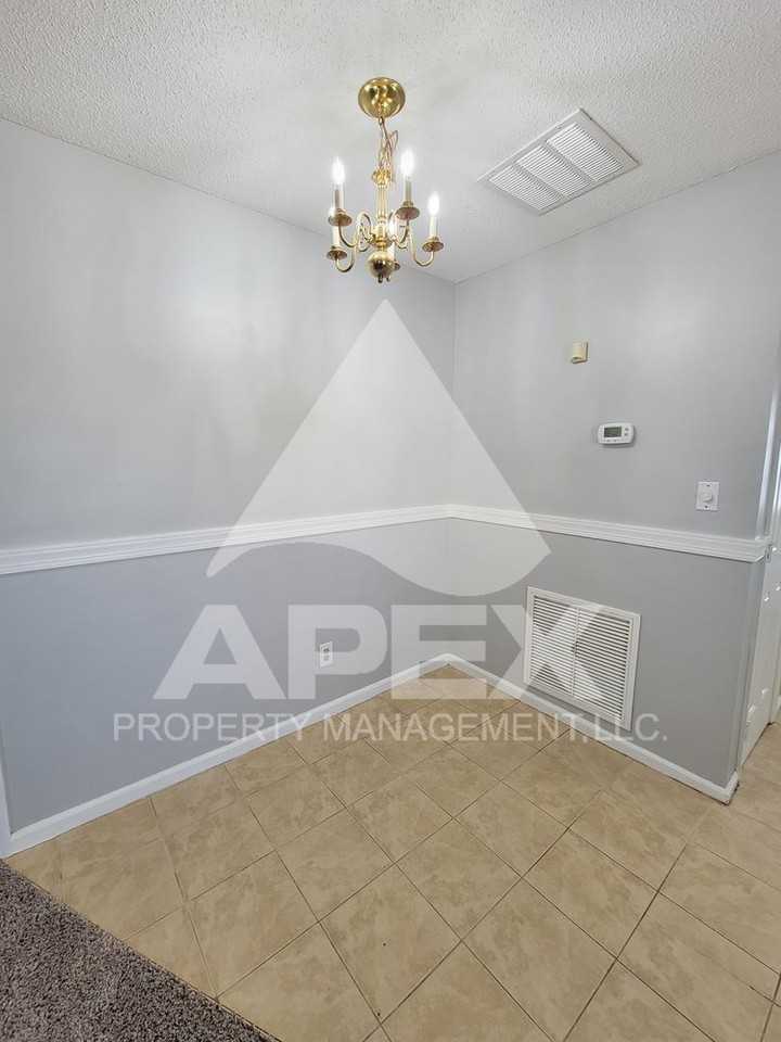 2028 Woodrow Dr - Photo 6 of 28