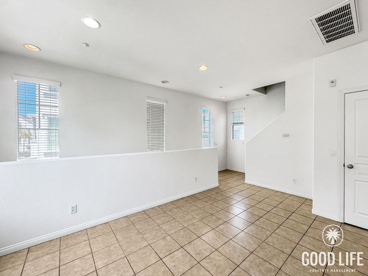 810 Harbor Cliff Way #236 - Photo 3 of 25