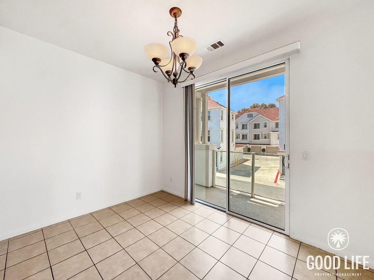 810 Harbor Cliff Way #236 - Photo 4 of 25