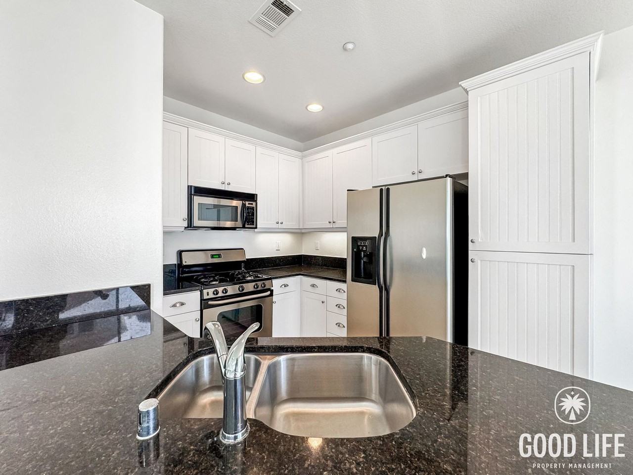 810 Harbor Cliff Way #236 - Photo 6 of 25