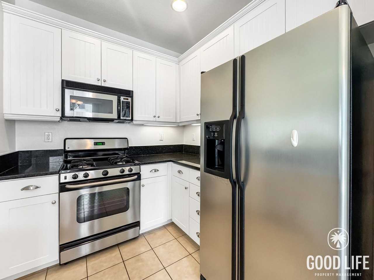 810 Harbor Cliff Way #236 - Photo 7 of 25