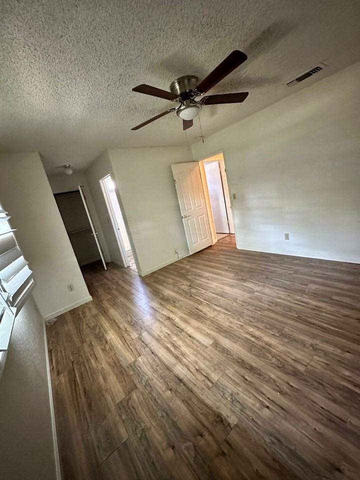 1359 Dove St - Photo 5 of 13