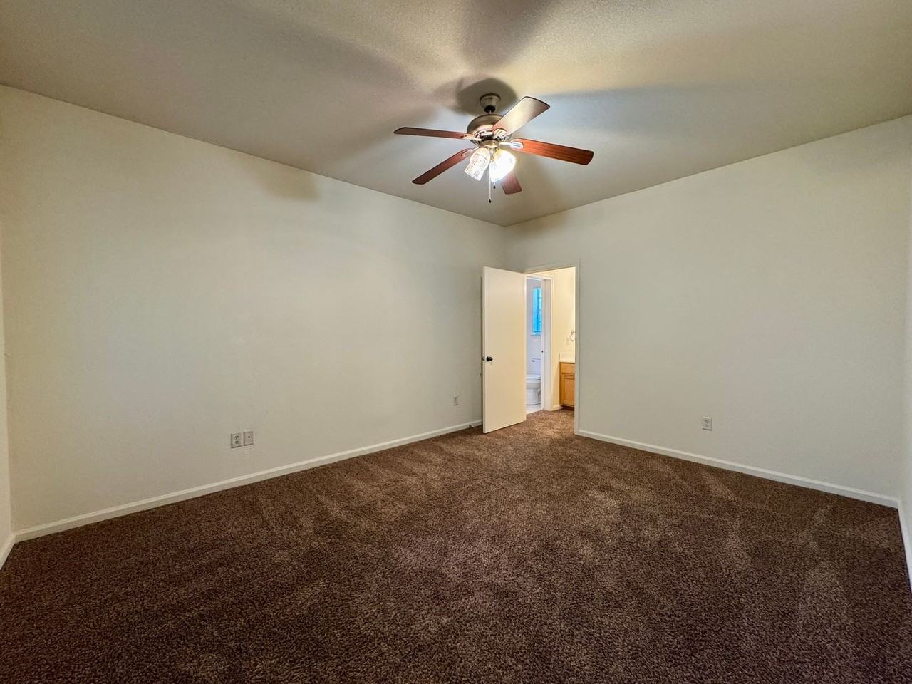 10301B Hyacinth Ln - Photo 5 of 10