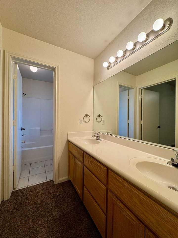 10301B Hyacinth Ln - Photo 6 of 10