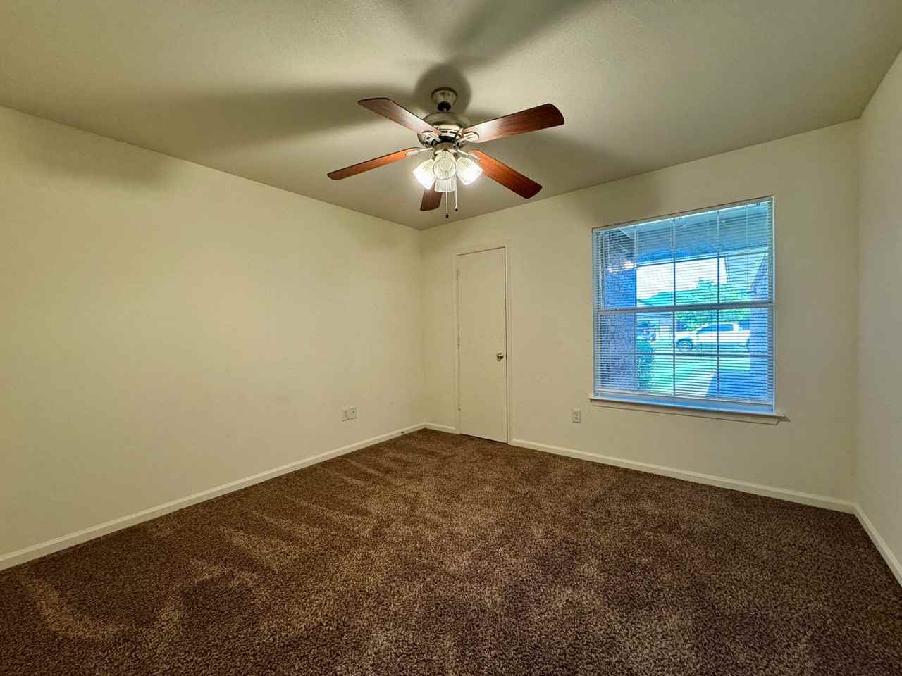 10301B Hyacinth Ln - Photo 7 of 10