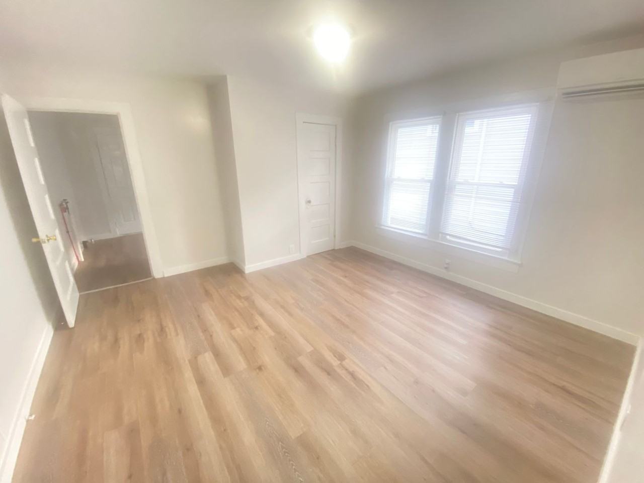 648 Wilson St - Photo 4 of 9