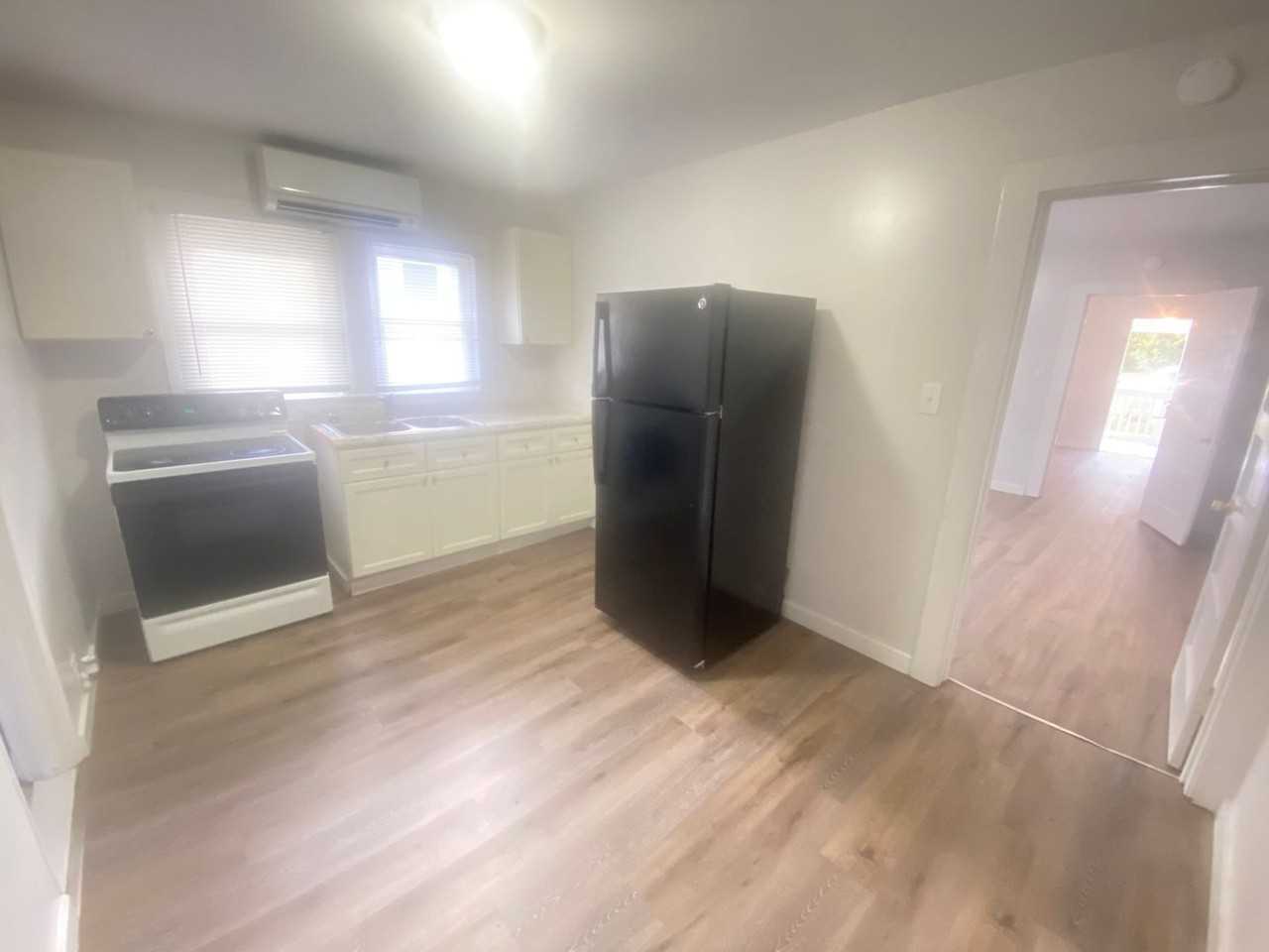 648 Wilson St - Photo 5 of 9