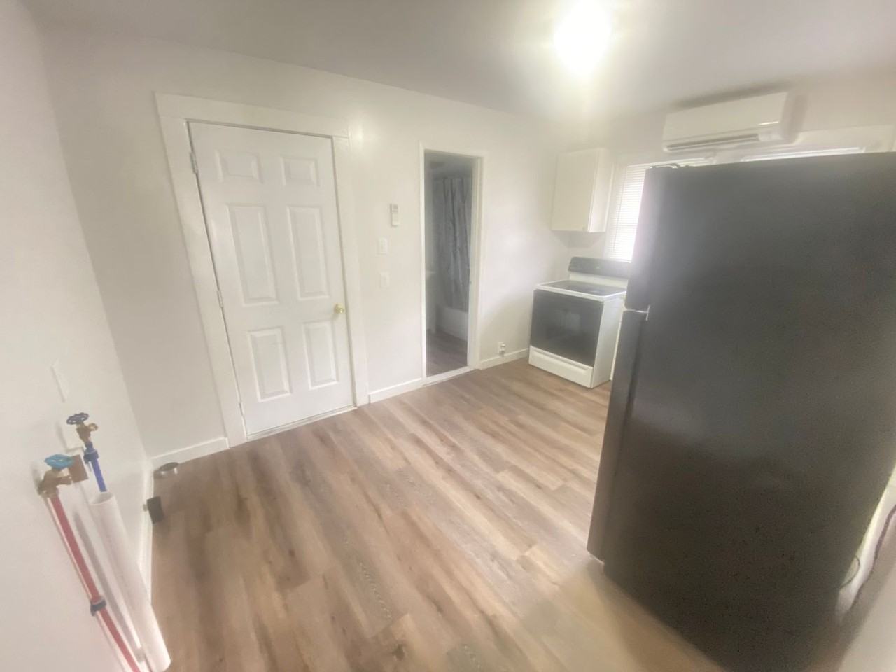 648 Wilson St - Photo 6 of 9