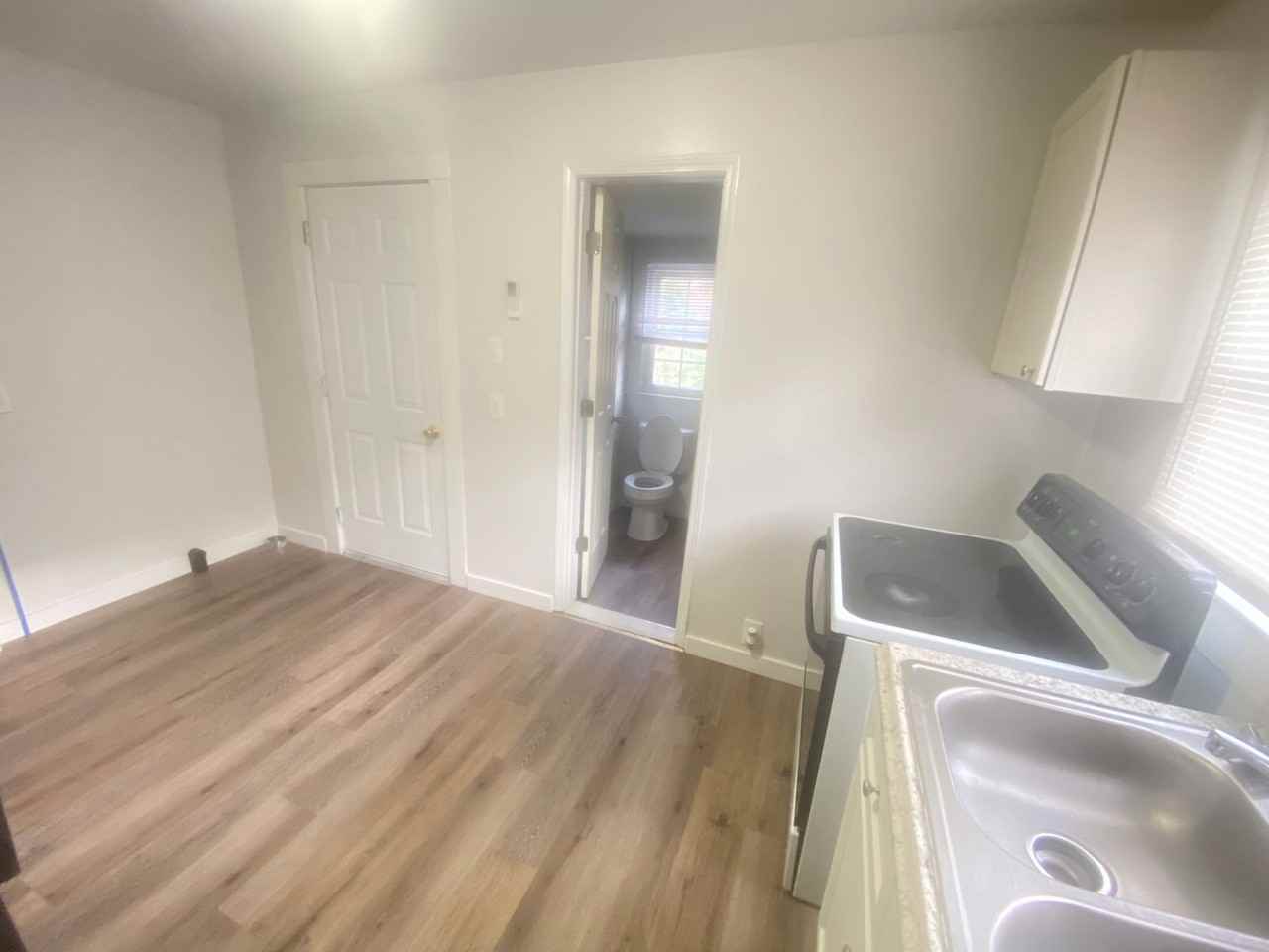 648 Wilson St - Photo 7 of 9