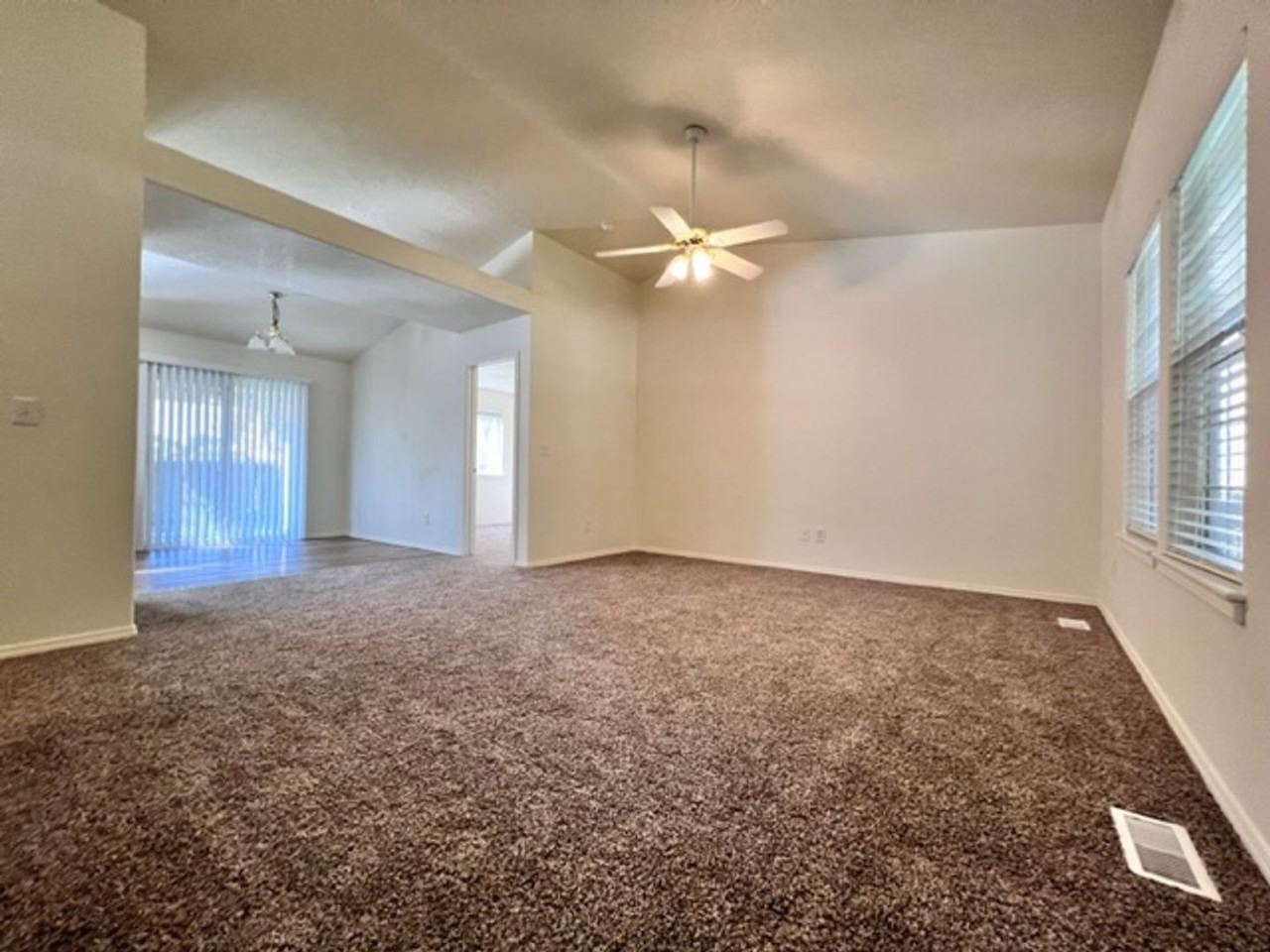 4469 N Draft Ave - Photo 3 of 20