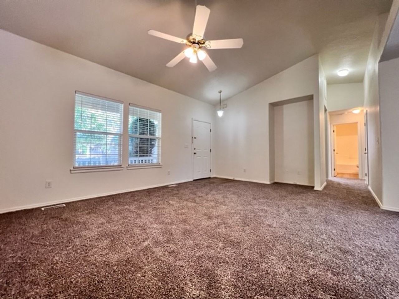 4469 N Draft Ave - Photo 4 of 20