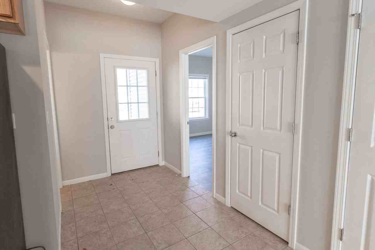 1924 Center St - Photo 3 of 35