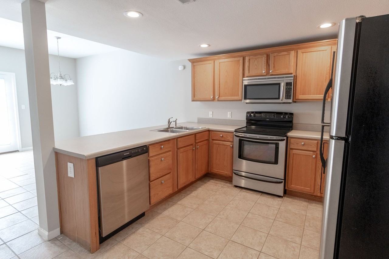 1924 Center St - Photo 4 of 35