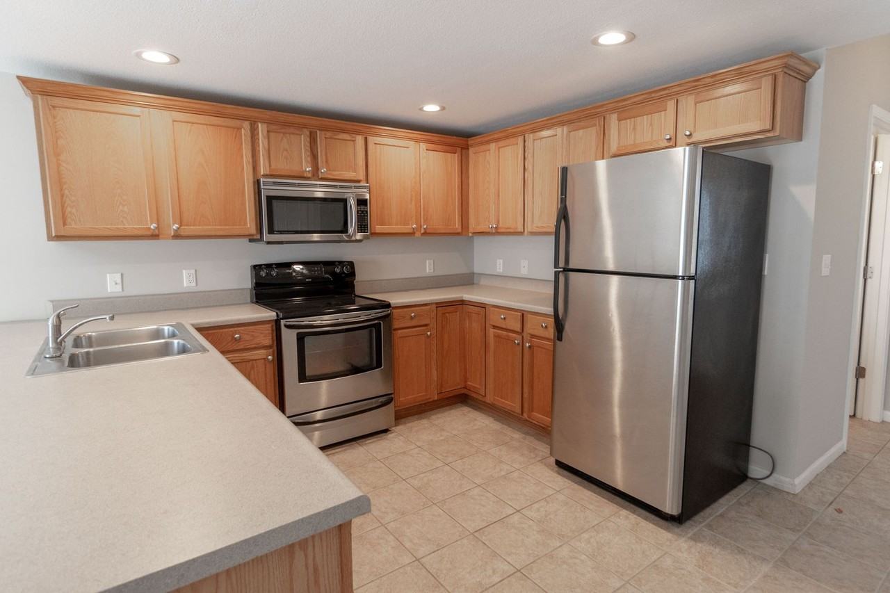 1924 Center St - Photo 5 of 35