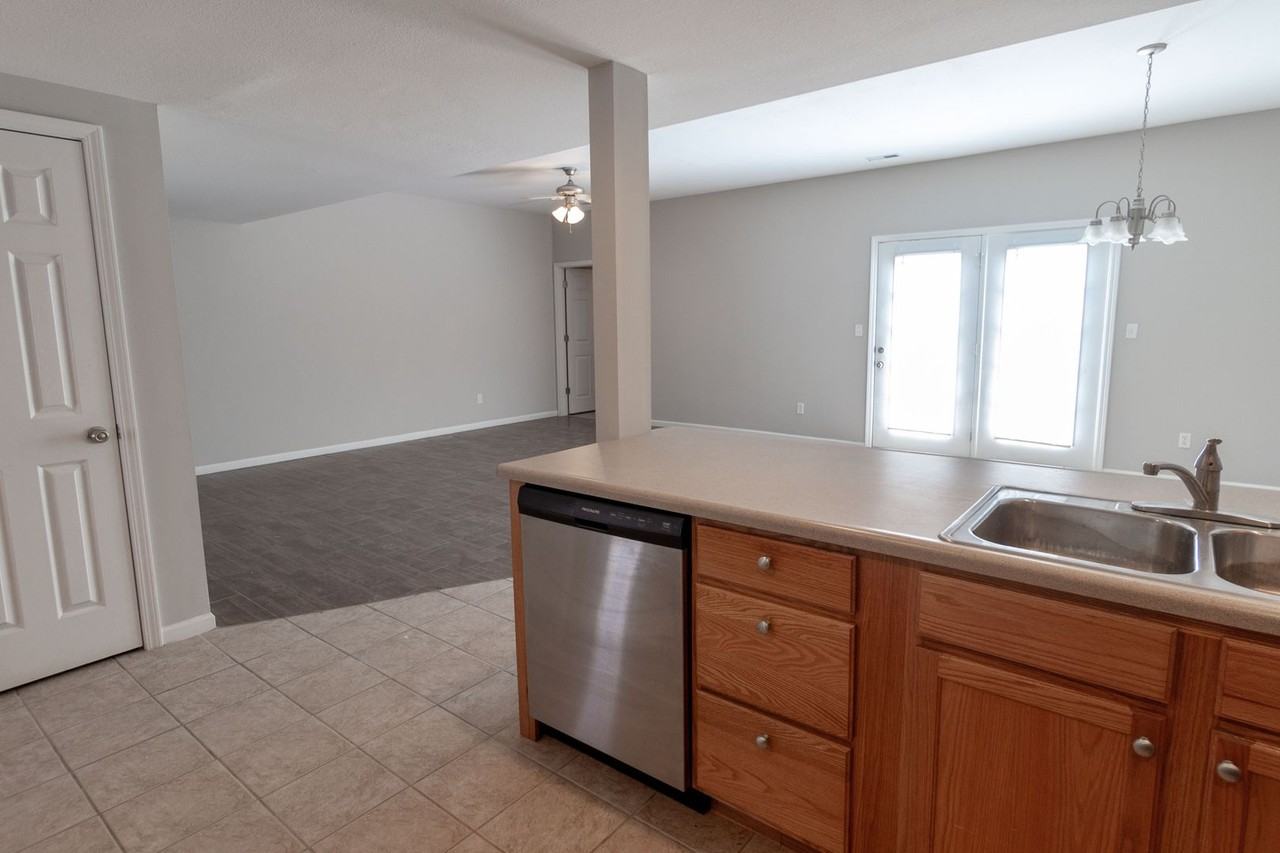 1924 Center St - Photo 6 of 35