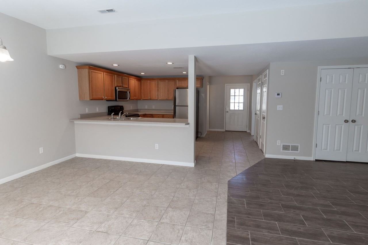 1924 Center St - Photo 7 of 35