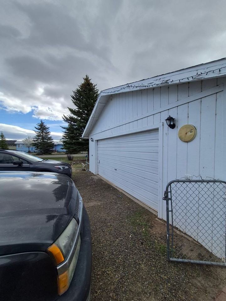 270 Hunter Dr - Photo 3 of 22