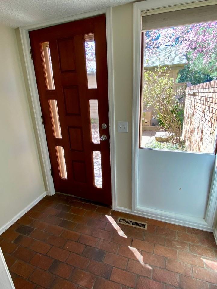 665 Poplar Ave - Photo 3 of 28