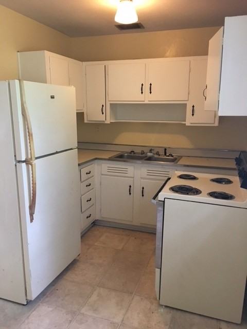 2304 Sterling Pl - Photo 2 of 9