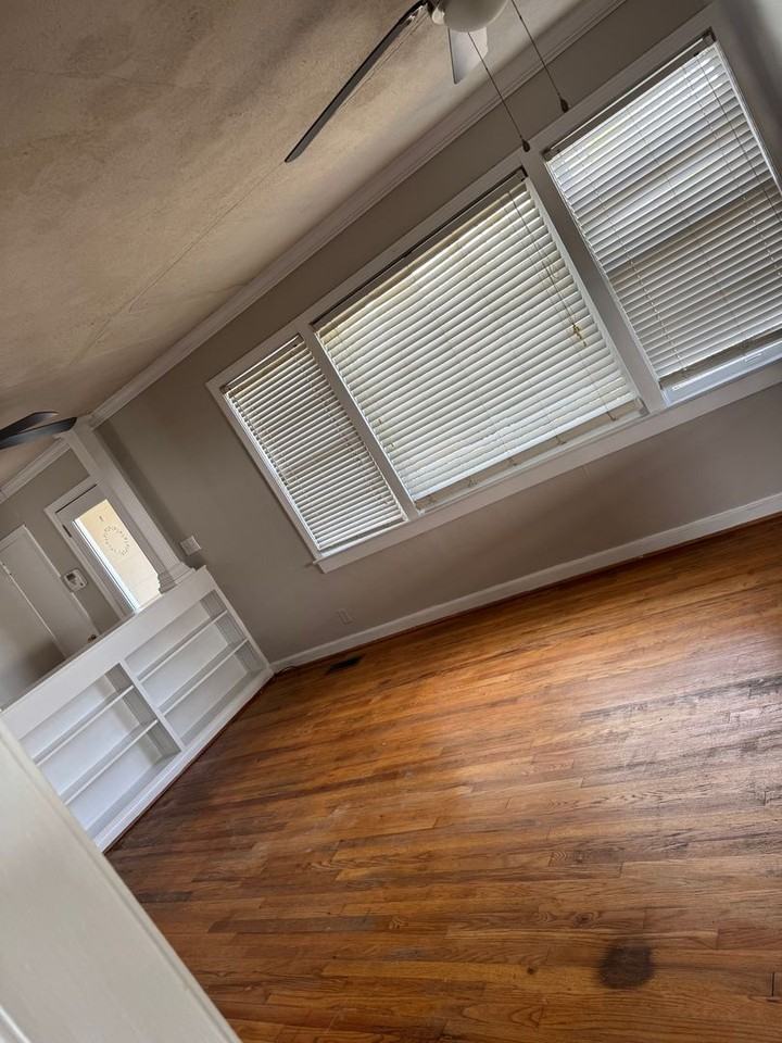 320 W 41st St - Photo 4 of 15