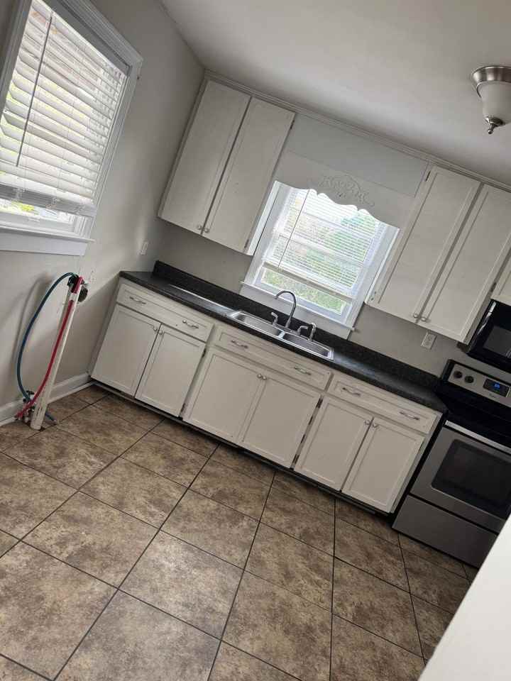 320 W 41st St - Photo 6 of 15