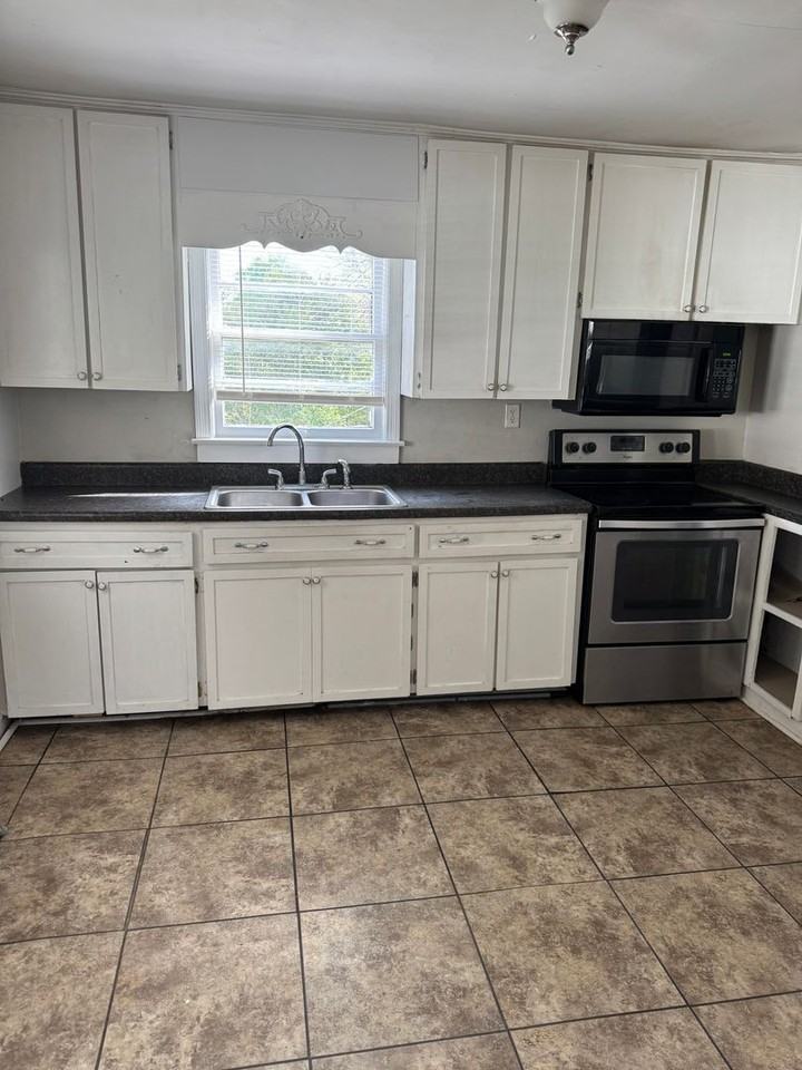 320 W 41st St - Photo 7 of 15