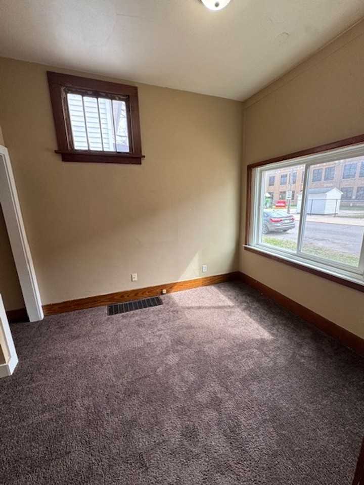 420 Maxine Dr - Photo 2 of 6