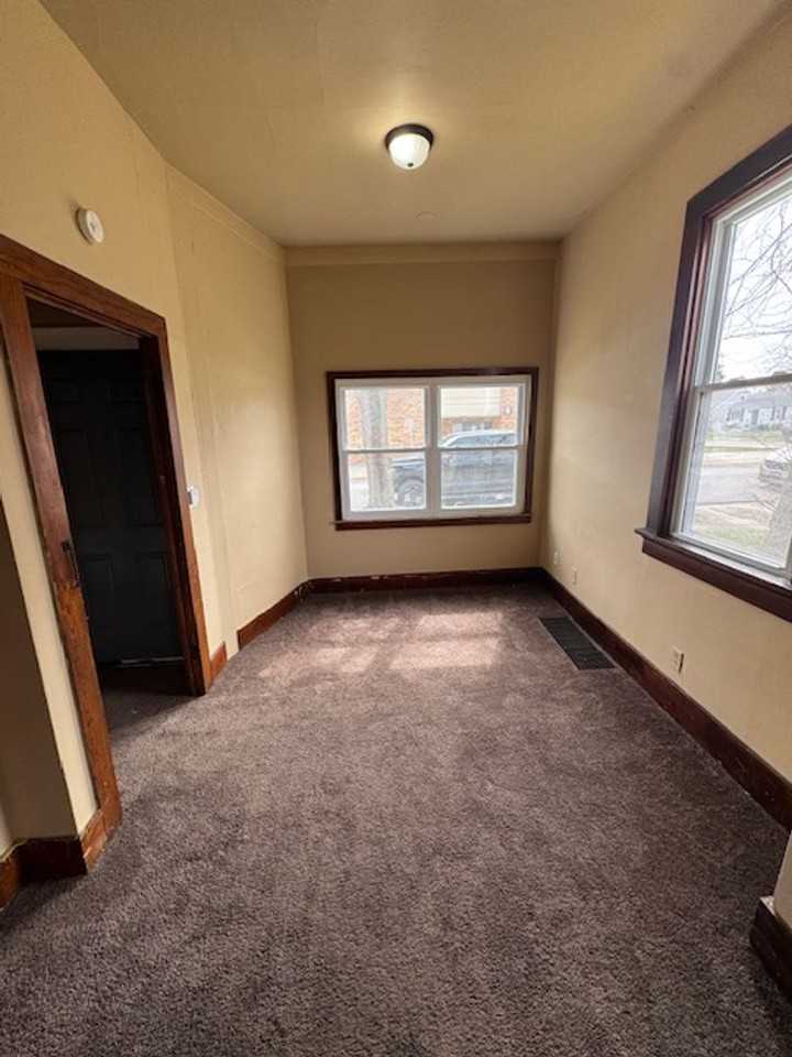 420 Maxine Dr - Photo 3 of 6