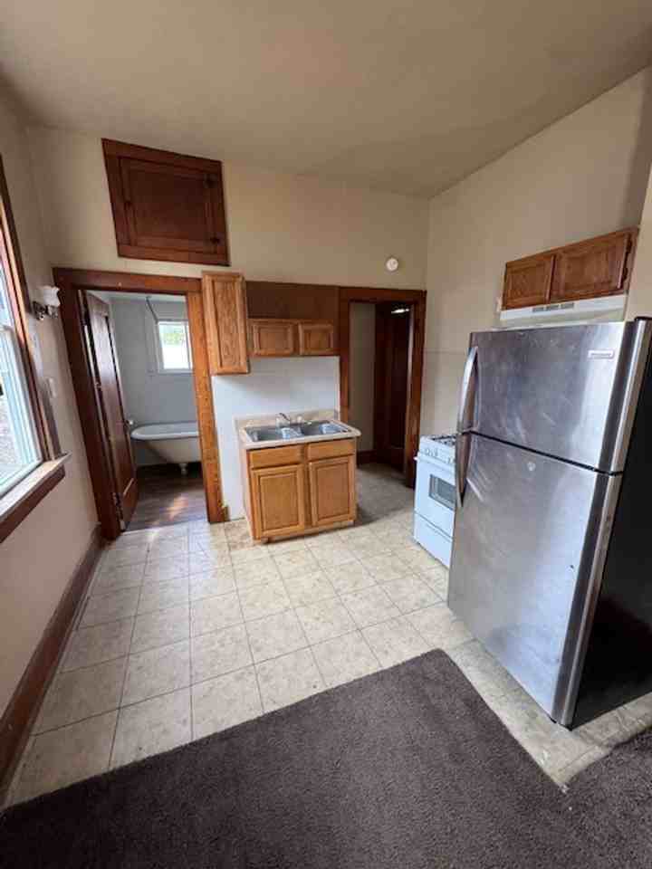 420 Maxine Dr - Photo 4 of 6