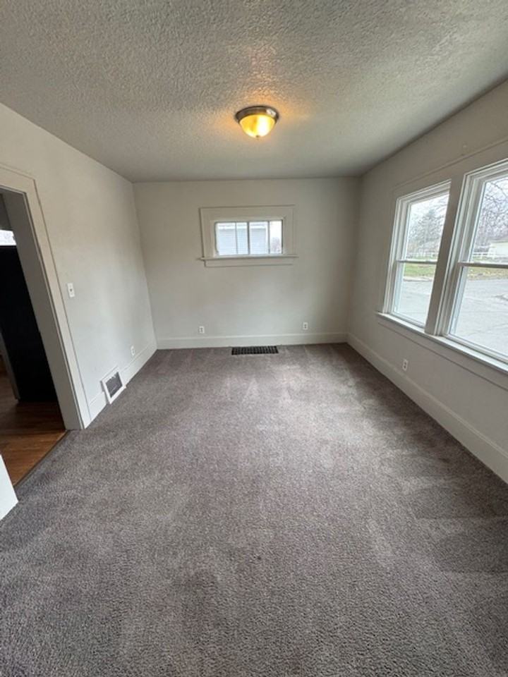 1309 Eckart St - Photo 2 of 9