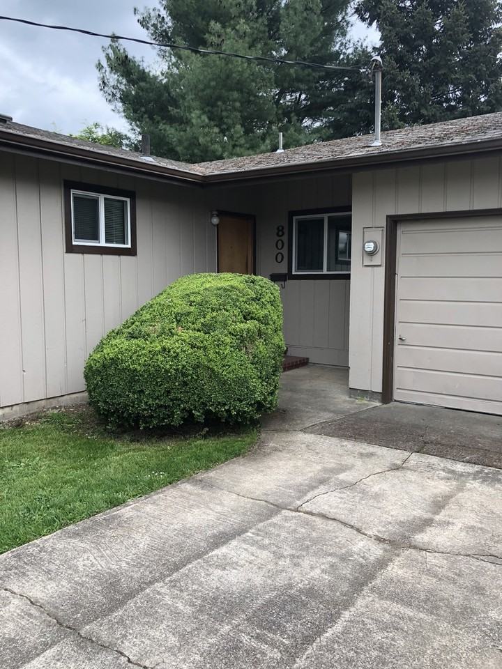 800 Ne 15th St - Photo 2 of 26